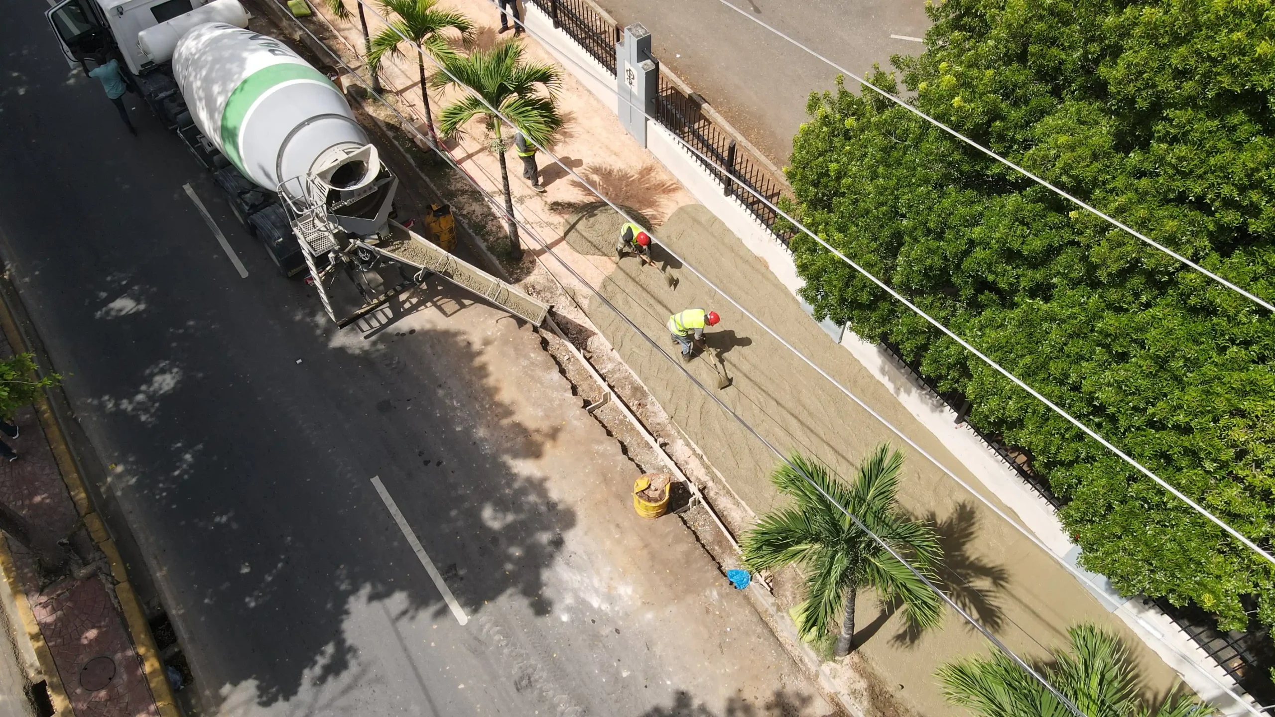 Construcción de aceras y contenes